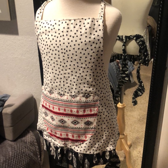 Aprons - Picture 3 of 5